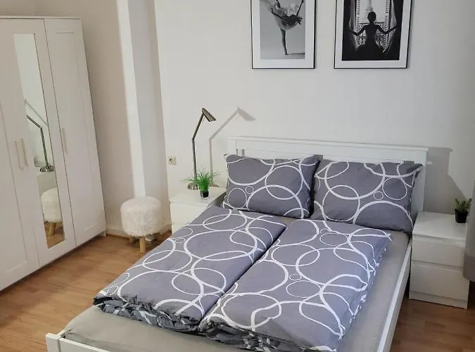 Naehe Duesseldorf Messe Expo, Airport, Train Station Appartement