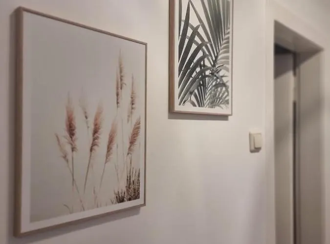 Naehe Duesseldorf Messe Expo, Airport, Train Station *