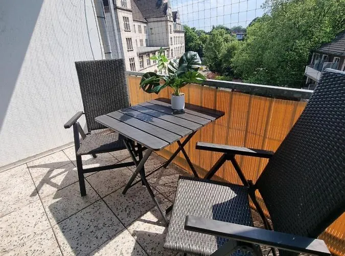 Naehe Duesseldorf Messe Expo, Airport, Train Station